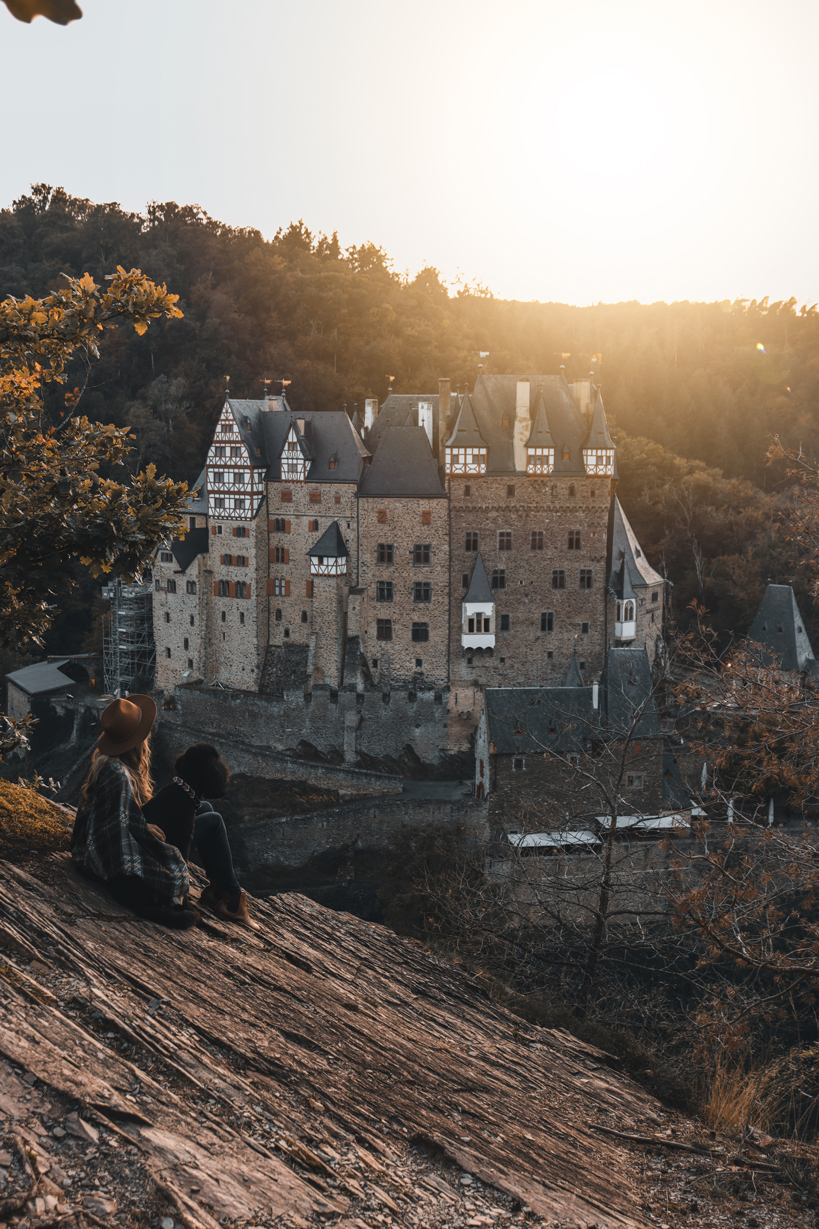 Burg Eltz Abend 1 - Burg Eltz - eine märchenhafte Ritterburg im Naturschutzgebiet der Eifel